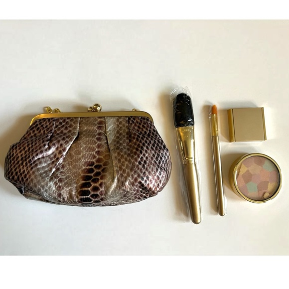 Joan Rivers Beauty Absolutely Magic Makeup Purse Set Powder Brightener Brushes - Picture 1 of 13